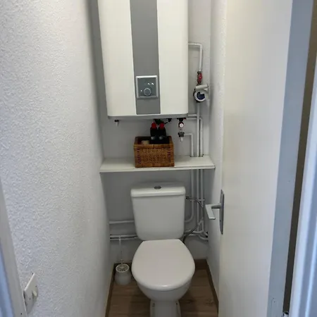 A 2 Min Du Port Saint-Cyprien (Pyrenees-Orientales)